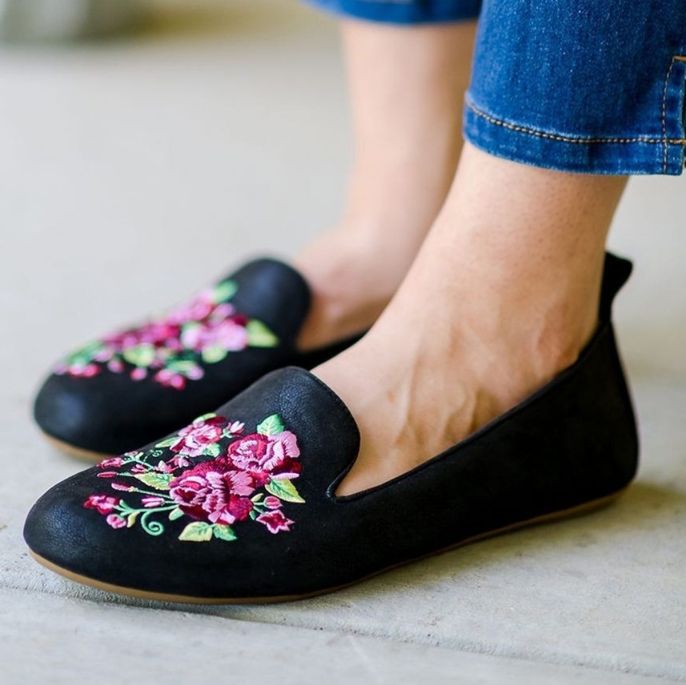 Pioneer Woman Roshelle Floral Embroidered Smoking Flat Black Loafers 6M